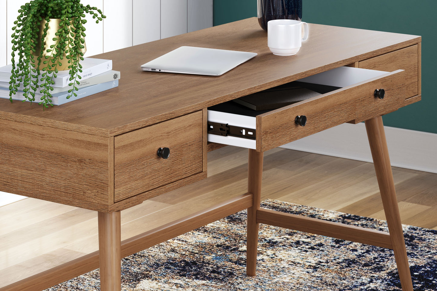 Thadamere - Home Office Desk