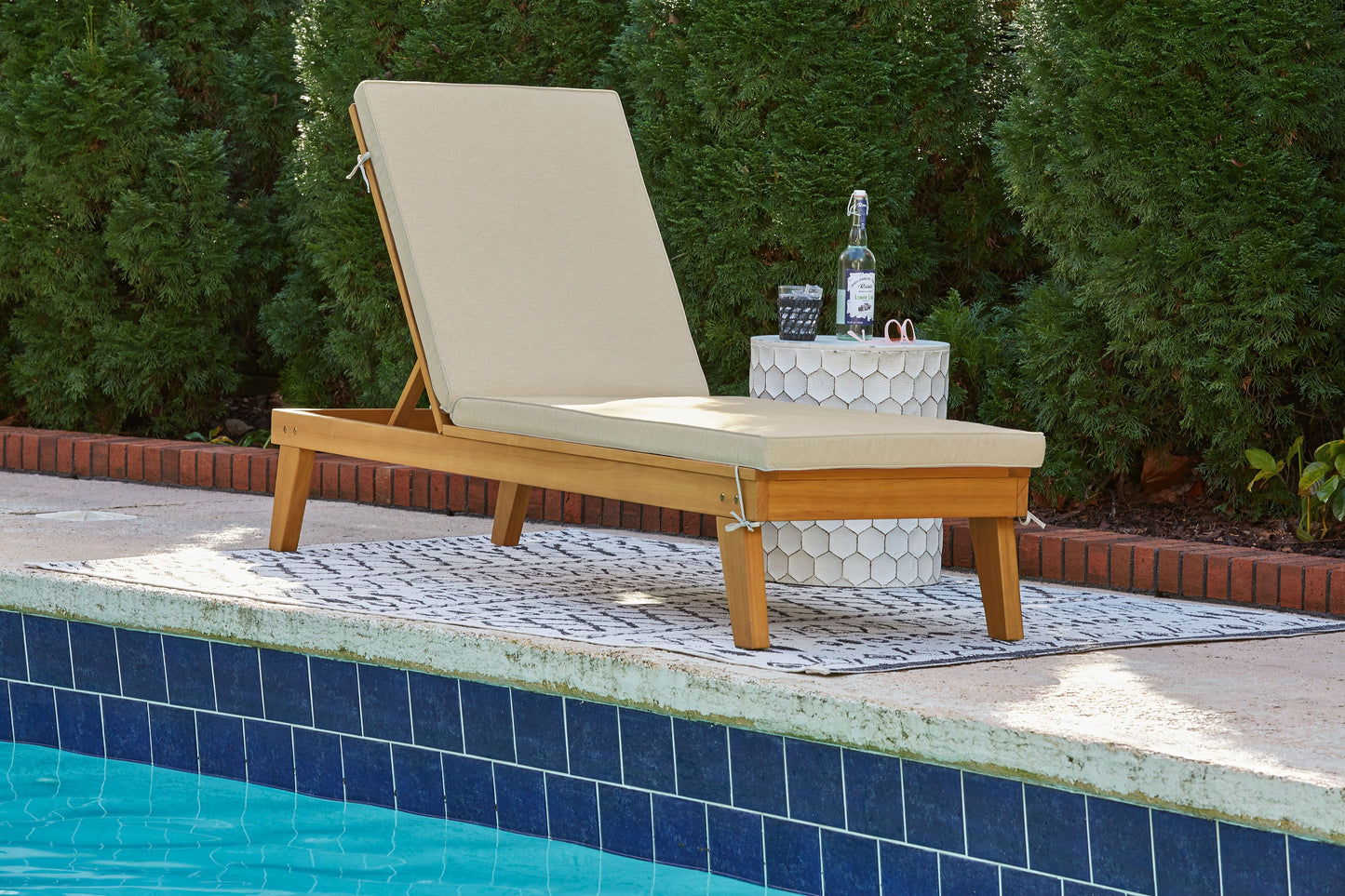 Byron - Light Brown - Chaise Lounge With Cushion