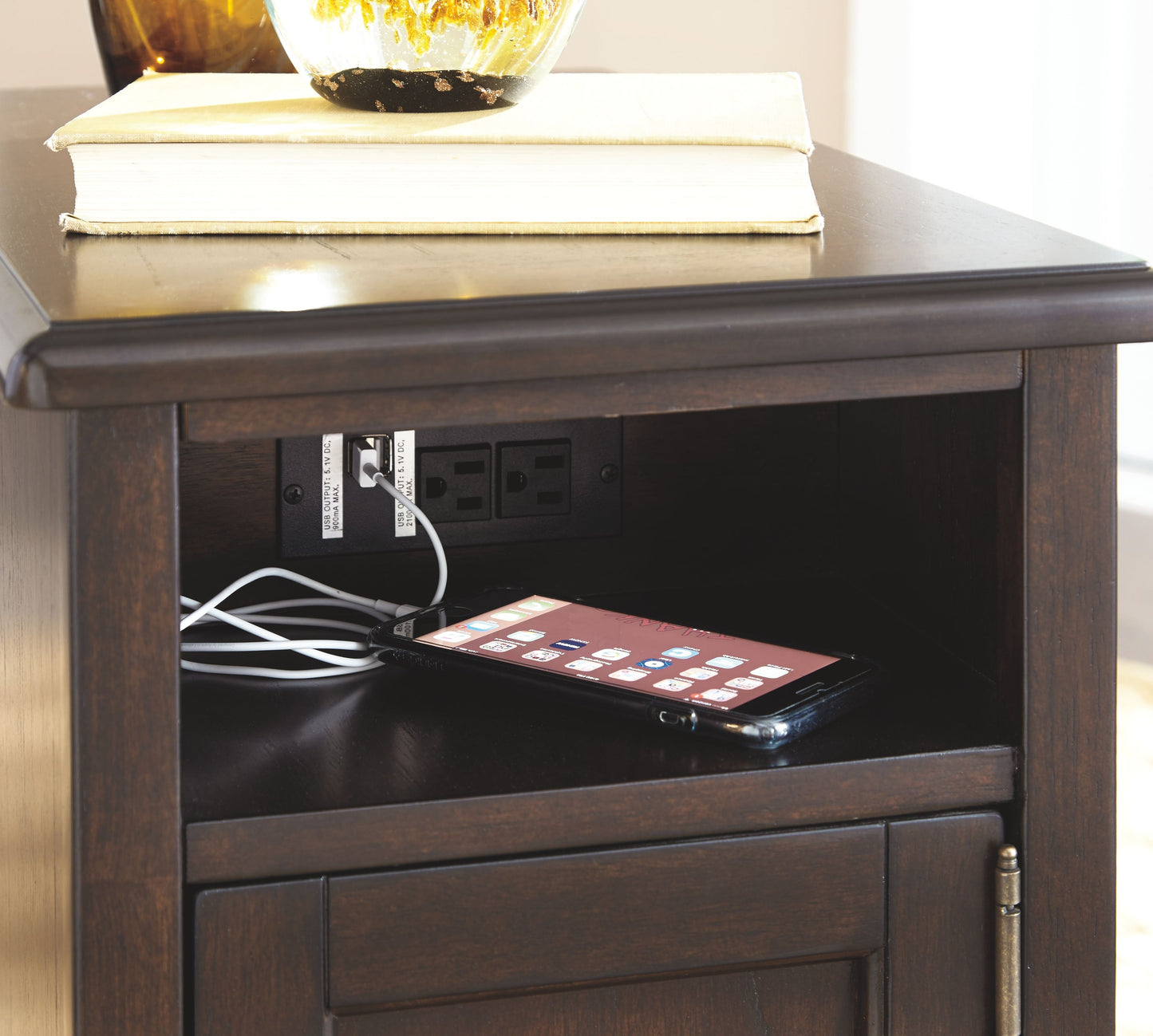 Barilanni - Dark Brown - Chair Side End Table