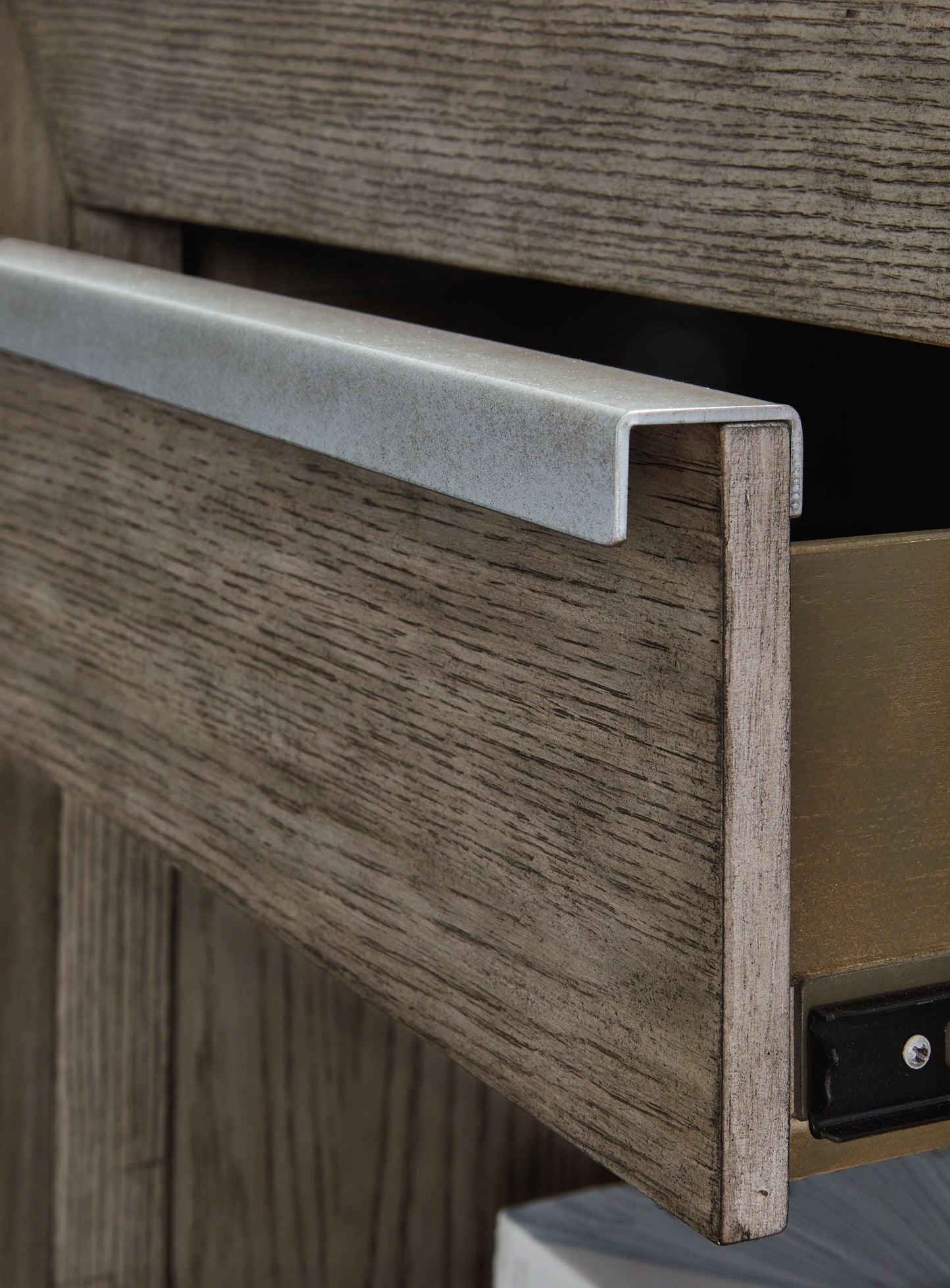Anibecca - Weathered Gray - Five Drawer Chest