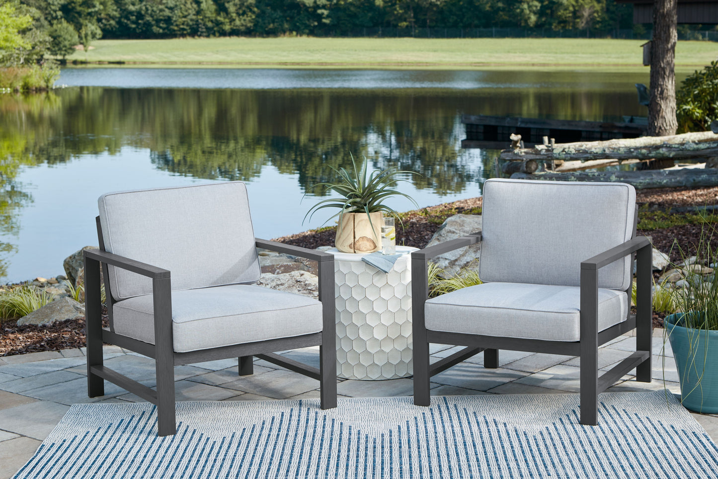 Fynnegan - Lounge Chair (Set of 2)
