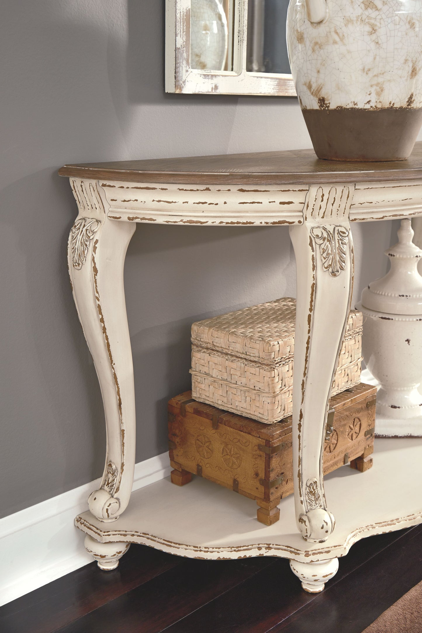Realyn - White / Brown - Sofa Table
