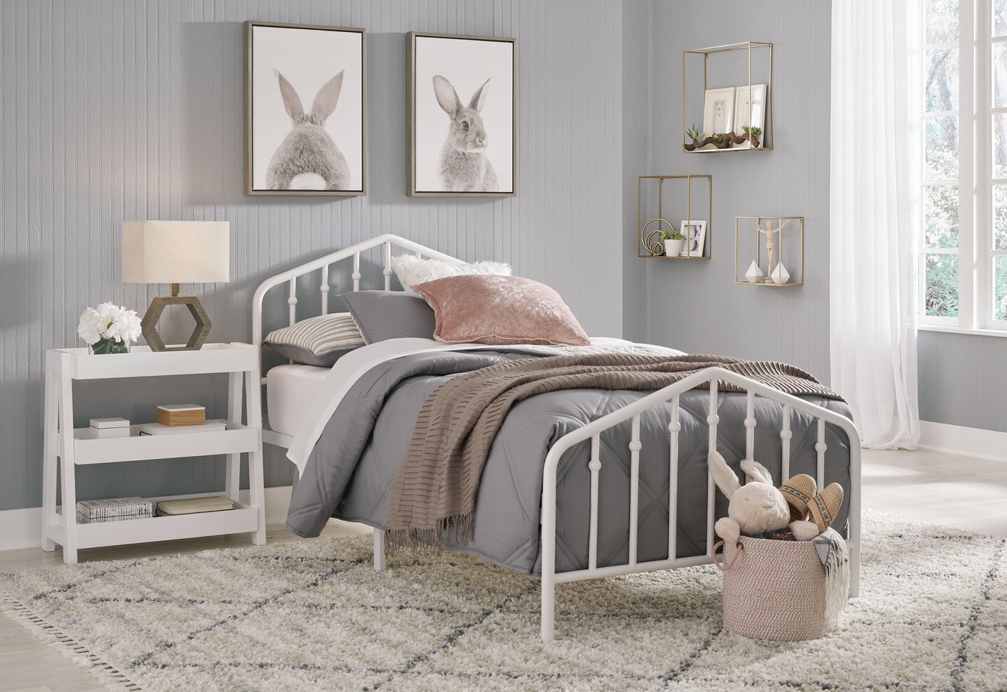 Trentlore - Bed