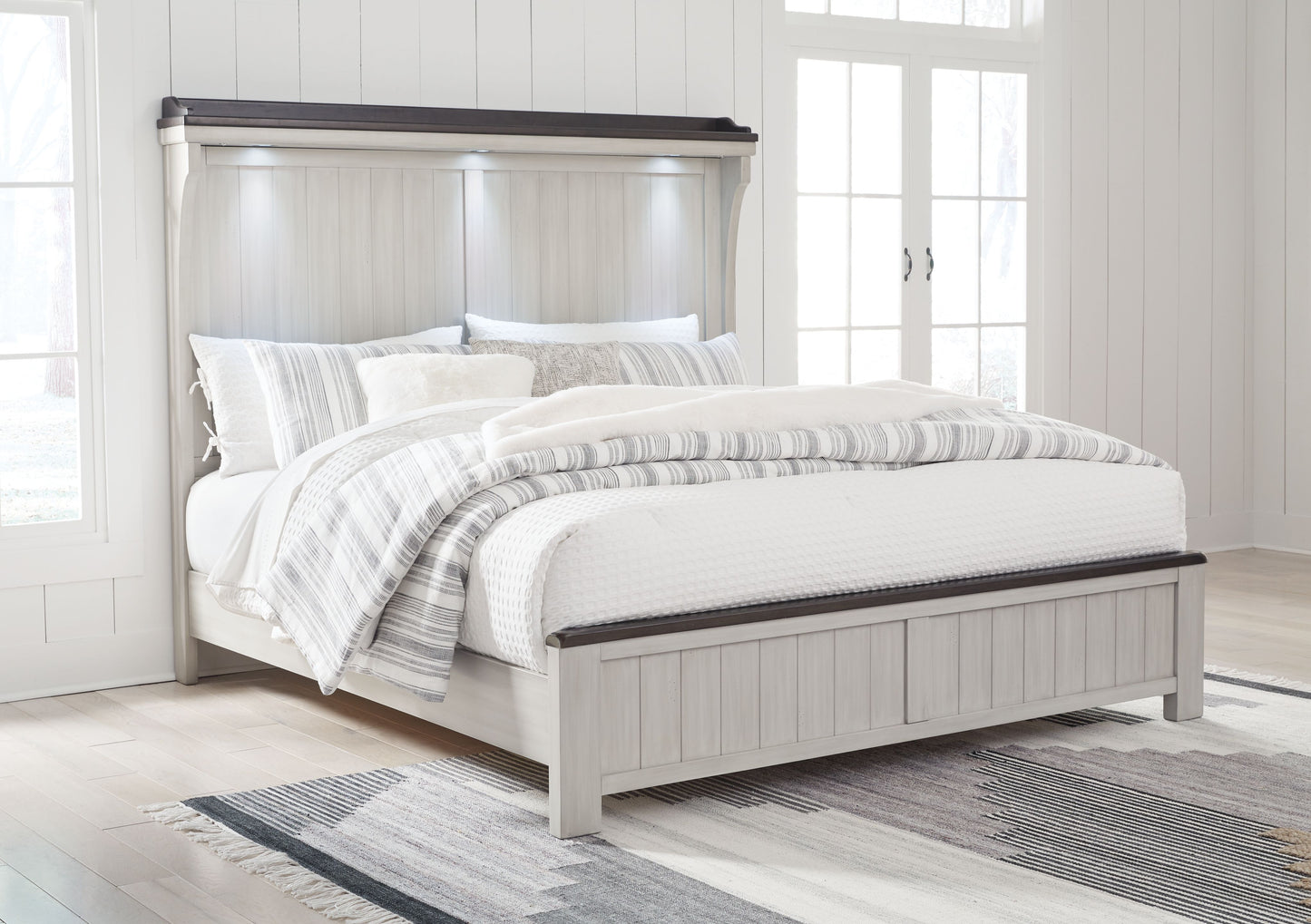 Darborn - Panel Bed